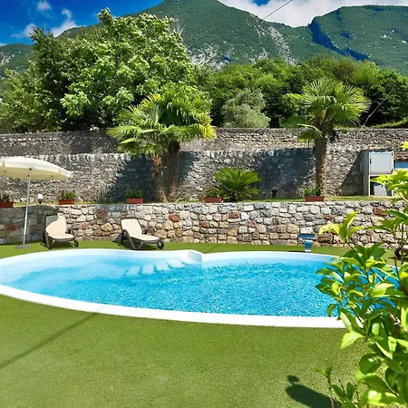Luxury Apartment Val Di Monte Malcesine Exterior photo